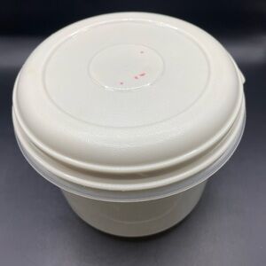 Vintage Rubbermaid Servin' Saver  #8 6 Cup Round Storage Container Almond Lid